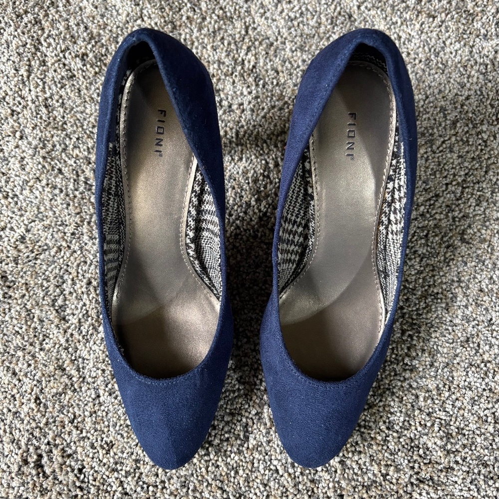 Night blue heel, stylish, Fioni, affordable elegance